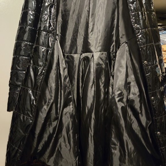 AKIRA Glossy Black Peplum Puffer Coat with Faux Fur - Picture 4 of 8